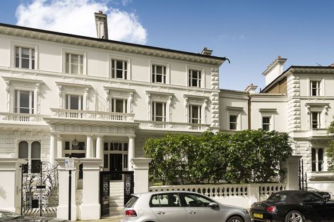 Massive Victorian villa in Chelsea goes on the market for £49.5 million Kensington House, 7 Bedroom House, Kensington And Chelsea, Victorian London, Chelsea London, White Building, London House, Chelsea House, Uk Homes