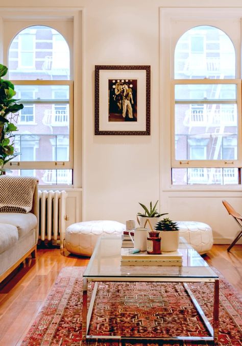 House Tour: An Artist's Chic Small West Village Apartment | Apartment Therapy New York Style Apartment, New York Bedroom, Nyc Apartment Decorating, West Village Apartment, Apartment Rugs, Nyc Living, Chicago Apartment, Apartment Chic, Apartment Decoration