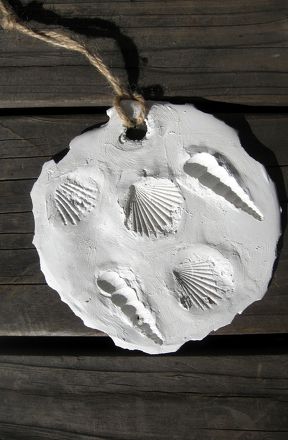 Fossil Fun Activity, http://www.education.com/activity/article/Make_Your_Own_Fossils/?cid=50.200 Thanksgiving Activities For Toddlers, Counting Worksheet, Earth Activities, Printables Preschool, Toddler Printables, Preschool Thanksgiving, Thanksgiving Activity, Dinosaurs Preschool, Theme Activities