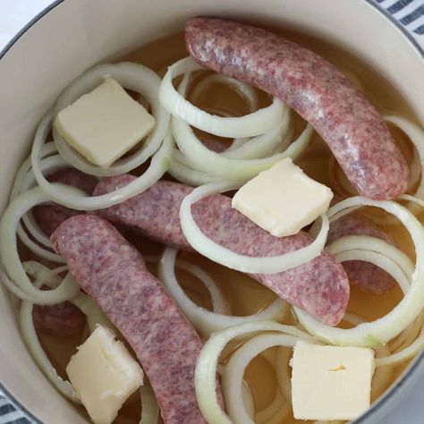 How Long to Boil Brats (+Beer Boiled Brats Recipe) Air Fryer Beer Brats, Beer Brats In The Oven, Boiling Brats, Beer Boiled Brats, Brats In Beer, How To Cook Bratwurst, Brats Recipe, Beer Brats Recipe, Beer Brat