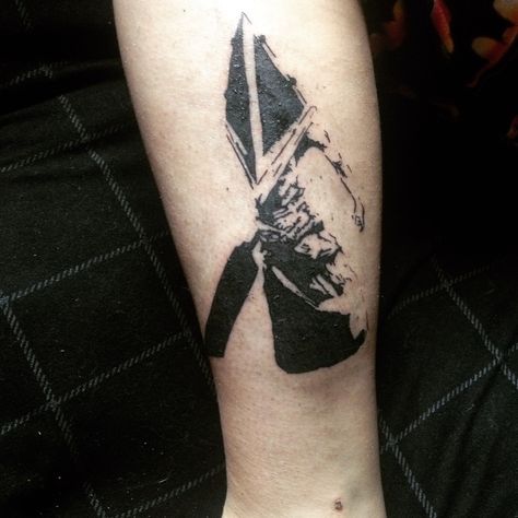 Silent Hill; Pyramid Head Pyramid Head Tattoo Design, Silent Hill Tattoo Pyramid Head, Silent Hill 2 Tattoo, Omar Core, Pyramid Head Tattoo, Silent Hill Tattoo, Silent Hill Pyramid Head, Head Tattoo Design, Hill Tattoo