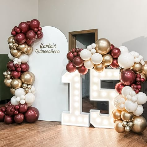 Signature Decor Burgundy Birthday Decorations, Birthday Color Theme, 52nd Birthday, 52 Birthday, Gold Birthday Decorations, My 18th Birthday, Fiesta Halloween, 60th Birthday Ideas, Happy Birthday Decor