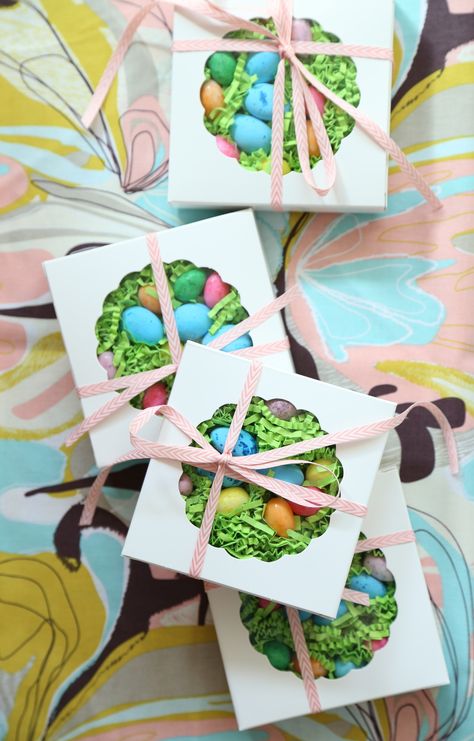 Adult Easter Party, Easter Sweet Treats, Treat Cones, Easter Treat Box, Easy Easter Treats, Friends Dinner, Easter Favors, Easter Sweets, Easter Party Favor