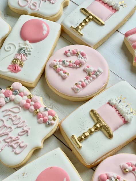 Royal Icing Cookies Ideas Design, 21st Birthday Biscuits, Bday Cookies Decorated, Birthday Cookie Design Ideas, Classy Cookies Decorated, Pink And Gold Cookies Birthday, Iced Cookies Ideas Birthday, 21 Cookies Decorated, Rose Gold Birthday Cookies Decorated