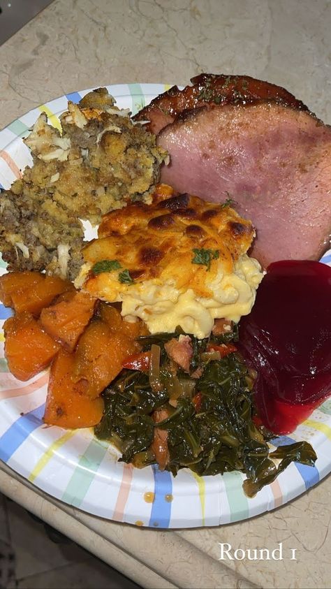 Thanksgiving Black People, Black Thanksgiving Food, Thanksgiving Black Families Food, Thanksgiving Checklist Food, Thanksgiving Food Table, Food Esthetics, Cooking Thanksgiving Dinner, Food Feast, Homemade Comfort Food