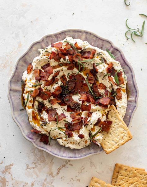 Whipped Brie With Rosemary Maple Bacon, Holiday Brie Recipes, Whipped Brie Dip, Thanksgiving Brie Recipes, Brie Dip Recipes, Rosemary Appetizer, Brie Appetizer Recipes, Brie Pie, Brie Salad