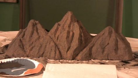 How to Make a Mountain Diorama? My Awesome Guide Mountain Crafts For Kids, Mountain Diorama, Paper Mache Volcano, Mountain Ecosystem, Diorama Kids, Model Castle, Mountain Crafts, Art Competition Ideas, Science Crafts