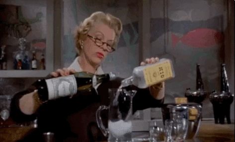 Gin Buck, Glenda Farrell, Drinking Gif, Weekend Images, Perfect Martini, Animiertes Gif, Gin Fizz, Gin Lovers, Jeff Bezos