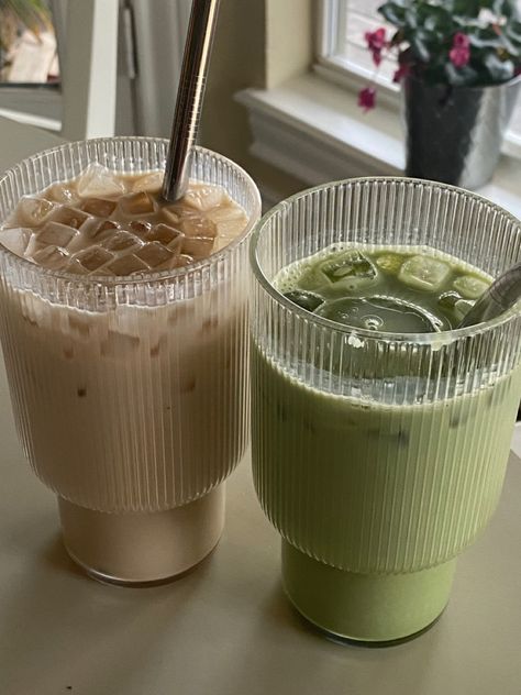 Aesthetic Drinks, Coffee Obsession, حلويات صحية, Pretty Drinks, Think Food, Iced Coffee Cup, Food Obsession, Cafe Food, Pretty Food