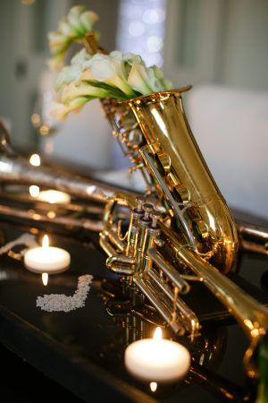 French Quarter Themed Party, Jazz Club Wedding Theme, Jazz Wedding Theme, Jazz Party Centerpieces, Jazz Themed Party, Jazz Theme Wedding, Jazz Lounge Party Decor, Jazz Wedding, Jazz Party