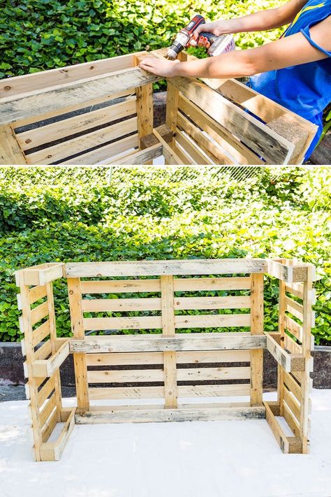 DIY This Pool Bar Made from Pallets to Step Up Your Backyard Game Garden Pallet Decorations, Palet Bar, Bar Made From Pallets, Backyard Games Diy, Bar Pallet, Diy Garden Bar, Wood Pallet Planters, Pallet Bar Diy, Diy Outdoor Bar