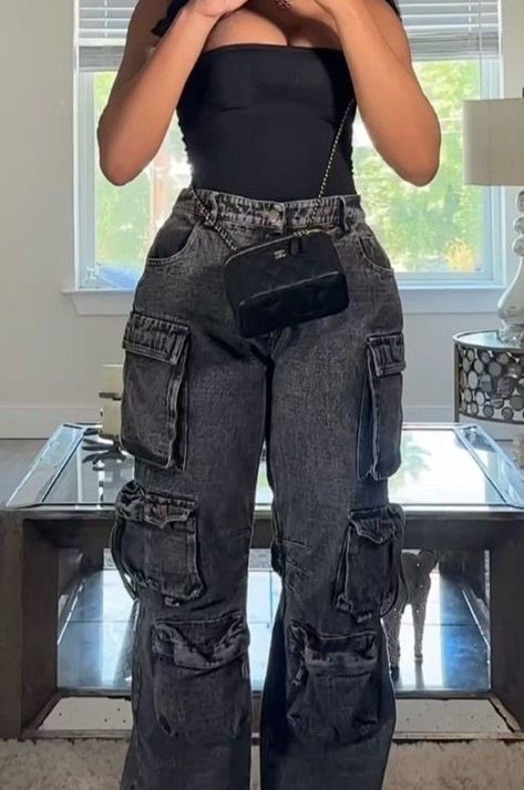 Plus Size Cargo Pants Outfit Baddie, 50 Cent Concert Outfit Ideas, 50 Cent Concert, Cargo Jeans Outfit Women, Concert Outfit Ideas Plus Size, Cargo Pants Outfits Women, Cargo Jeans Outfit, Black Cargo Pants Outfit, Cargo Pants Jeans