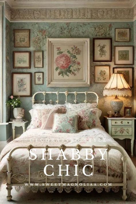 Vintage Cottage Style Bedroom, Shabby Chic White Bedroom, Vintage French Cottage Decor, Cottage Glam Decor, Shabby Chic Small Bedroom, Antique Bedroom Aesthetic, French Interior Design Bedroom, Shabby Chic Room Ideas, Shabby Chic Decor Bedroom Vintage Style