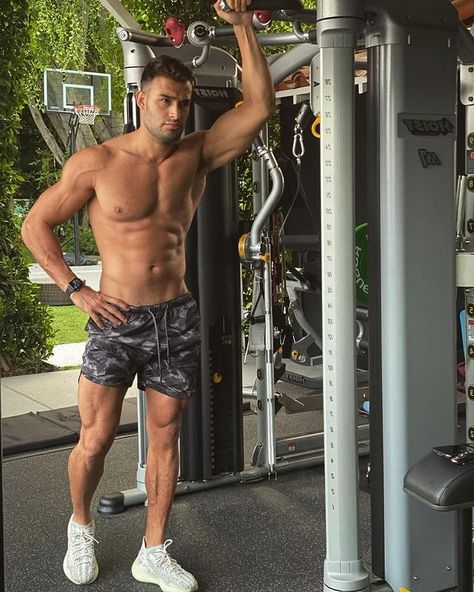 Sam Asghari Britney Spears Husband, Britney Spears Music Videos, Sam Asghari, Fitness Backgrounds, Spiritual Psychology, Gym Boy, Baby One More Time, Becoming A Father, Personal Fitness