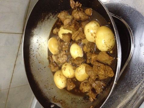 Filipino food .adobo. -- http://www.pinterest.com/ronleyba/filipino-recipes-philippine-foods-filipino-dish/ Food Adobo, Yummy Pork Recipes, Filipino Delicacies, Philippines Recipes, Philippines Food, Foreign Food, Filipino Dishes, Healthy Recipies, Filipino Food