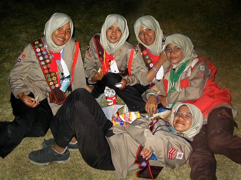 Indonesian Girl Scouts at the 2003 World Scout Jamboree in Sattahip, Thailand. Retro Campaign, World Scout Jamboree, Indonesian Girls, Girl Scout, Girl Scouts, Thailand, I Hope, Indonesia, Scrapbooking