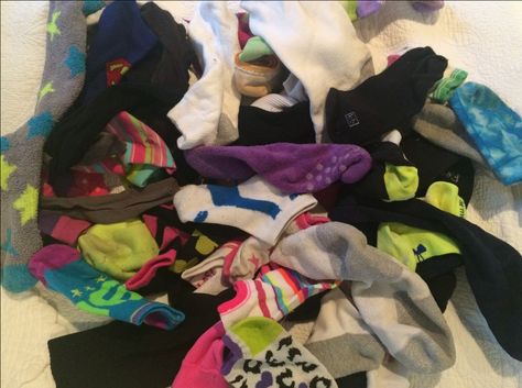 Got a pile of single socks that you need to get rid of?  Here's an environmentally friendly way to do it! Used Socks, Things To Declutter, Trendy Belts, Ballroom Gowns, Broken Zipper, Old Clothes, Reduce Waste, Zipper Jacket, Glasses Case