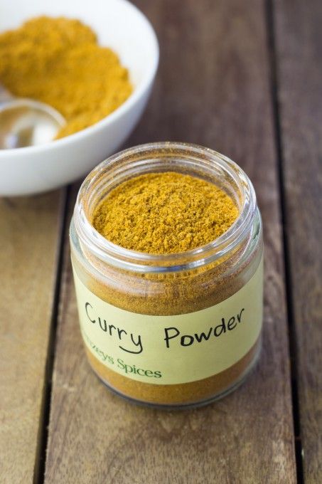 Homemade Curry Powder - make your own simple blend! Filet Mignon Chorizo, Diy Spice Mix, Homemade Curry Powder, Homemade Curry, Homemade Spice Mix, Spice Mix Recipes, Diy Spices, Curry Spices, Powder Recipe