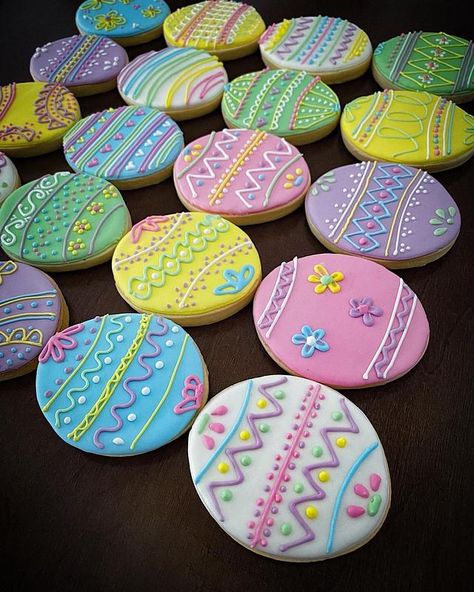 Easter Egg Cookies Decorated, Icing Biscuits, Egg Sugar Cookies, Easter Sugar Cookies Decorated, Easter Egg Sugar Cookies, Egg Cookies, Cookie Decorations, Cookie Decoration, Easter Egg Cookies