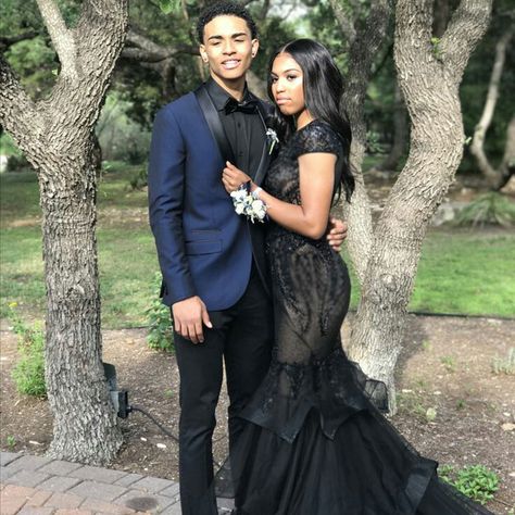 Black Prom Dress And Tux Ideas, Black Prom Tuxedo Ideas, Black And Blue Prom Couple, Black Prom Dress Couple, Prom Tuxedo Ideas, Prom Dress Couple, Blue Prom Suit, Formal Pictures, Couple Prom