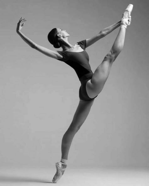 Ballet Photography Poses, Ballet Jumps, Ballet Photoshoot, Ballet Dance Photography, Dance Photo Shoot, Dance Photoshoot, Dance Picture Poses, Dancer Photography, Ballet Pictures