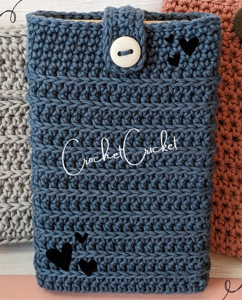 Cricket’s Crochet Book Sleeve Tutorial with Royal Ridge Stripes – Crochet Cricket Easy Crochet Book Cover, Crochet Kobo Cover, Easy Crochet Book Sleeve, Crochet Book Envelope, Crochet Ideas For Book Lovers, Kindle Cover Crochet Pattern Free, Kindle Crochet Cover Pattern, Crocheted Book Sleeve, Crochet Book Cover Tutorial