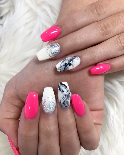 Marble Nails Art, Gel Nails Glitter, Pink Marble Nails, Pink Nail Design, Polish Style, Cute Pink Nails, Glitter Nails Acrylic, Summer Gel Nails, Marble Nail Designs