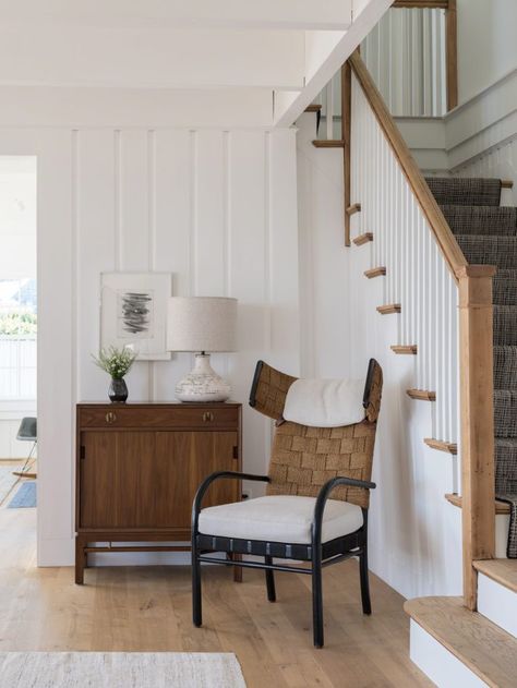 47 Fabulous Foyers | The Study Cape Cod Upstairs Bedroom, Beach House Interior Bedroom, Cape Cod Interiors, Coastal New England Home, Cape Cod House Interior, Cape Cod Beach House, Cape Cod Interior Design, Modern Cape, Cape Cod Beach