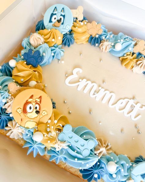 Bluey Sheet Cake, Pastel De Bluey, Bluey Themed Cake, Sheet Cakes Decorated, Gigi Birthday, Bingo Cake, Fiesta Bluey, Half Sheet Cake, Sheet Cake Designs