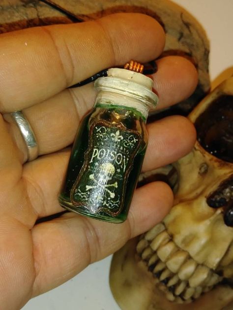 Poison Images, Fake Potions, Spanish Jackie, Bottle Of Poison, Witch Items, Poison Potion, Mouse Poison, Rat Poison, Poison Bottle