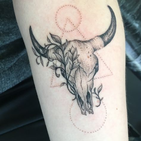 Longhorn Skull Tattoo Above Knee, Bull Skull Flower Tattoo, Steer Tattoo, Long Horn Tattoo For Women, Steer Head Tattoo, Bull Tattoo Feminine, Cow Tattoo Ideas, Longhorn Skull Tattoo, Western Tats