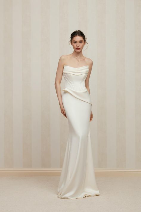 Simple Wedding Dress Strapless, Layered Wedding Dresses, Draped Corset, Casual Wedding Dresses, Dresses 15, Plain Wedding Dress, Corset Wedding Dress, Dresses For Bride, Gown Designs