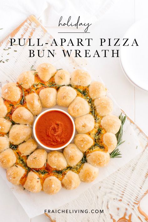 This Pull-Apart Pizza Bun Wreath is so delicious and perfect for the Christmas season! #christmasrecipe #pizzaappy #pizzabunrecipe #homemade #christmasappy Pizza Wreath Crescent Rolls, Wreath Pizza, Pizza Wreath, Pizza Buns Recipe, Pizza Bun, Pull Apart Pizza, Pizza Buns, Christmas Pizza, Fraiche Living