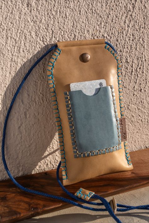 Handmade cell phone case Pielroja Cell Phone Bag, Leather Crafts, Phone Bags, Cell Phone Case, Mobile Cases, Phone Model, Nice Leather, Phone Bag, Cell Phone Cases