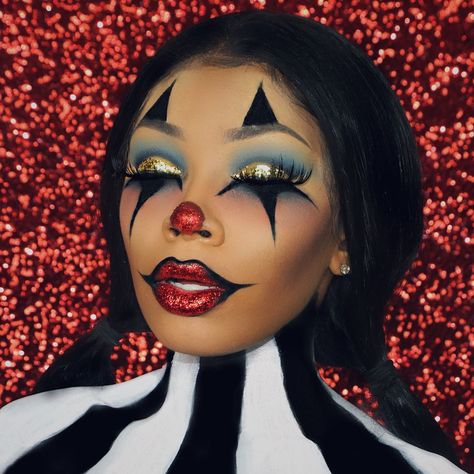 We rounded up nine different ways to create clown makeup #clownmakeup #clown #halloweenmakeup Maquillage Halloween Clown, Clown Makeup Ideas, Cute Clown Makeup, Circus Makeup, Halloween Makeup Clown, Makeup Ideas For Halloween, Halloween Make-up Looks, Halloween 23, Halloween Makeup Pretty