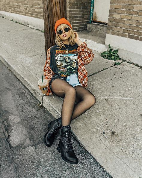 Edgy and chic go hand in hand in the Icon #boots @nicolealyseee Combat Boots Outfit Summer, Nicole Alyse, Outfits Alternative, Summer Boots Outfit, Combat Boot Outfits, Clothing Grunge, Combat Boot Outfit, Alternative Girl, Fashion Alternative