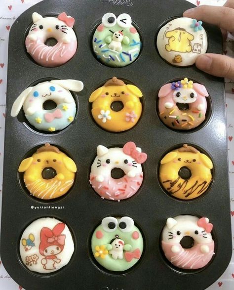 #cute Donut Decorating Ideas, Karakter Sanrio, Kawaii Dessert, Kawaii Cooking, Cute Donuts, Cute Baking, Tanah Liat, Cute Snacks, Hello Kitty Birthday