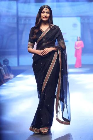 Black Velvet Blouse With Saree, Saree With Velvet Blouse, Black Velvet Blouse Design, Black Organza Saree, Velvet Blouse Design, Black Blouse Designs, Black Velvet Blouse, Angrakha Kurta, Formal Saree