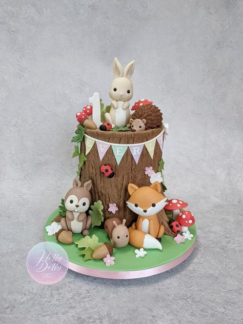 Woodland Themed Birthday Cake, Woodland Cake Birthday, Woodland Cake Ideas, Totoro Tree, Forest Animals Cake, Dolly Cakes, Woodland Themed Cake, Woodlands Cake, Woodland Animal Cake