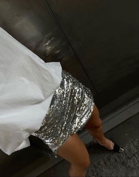 Glittery Skirt Outfit, Weeknd Concert, Silver Sequin Skirt, Skort Outfit, Lost Village, Silver Skirt, Board Shop, Color Combinations For Clothes, Outfit Check