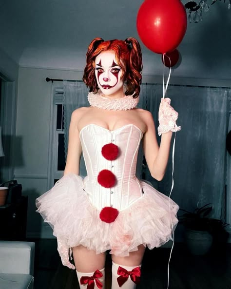 Women's Clown Costume, Womens Clown Halloween Costumes, Pennywise Women’s Costume, Scary Ideas For Halloween, Scary Cute Costumes, Creepy Girl Clown Makeup, Glam Pennywise Makeup, Art The Clown Halloween Costume, Clown Halloween Costumes Cute