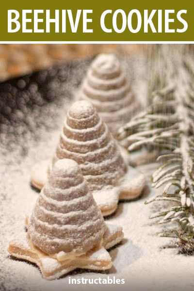 Creative Mom CZ shares how to make beehive cookies, one of the most traditional Czech Christmas cookies. #Instructables #baking #cookies #Christmas #recipe Czech Christmas Recipes, Czech Christmas Cookies, Unusual Christmas Cookies, Slovak Cookies, Ukrainian Cookies, Beehive Cookies, Cookie Marshmallow, European Cookies, Cookbook Inspiration