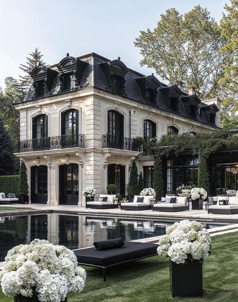 Old Money House, Elegant House, Luxurious Mansion, Comfy Vibes, Gothic Garden, Dream Mansion, Dream Life House, Global Travel, Luxury Homes Dream Houses