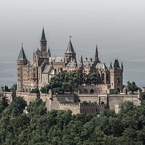 Living In A Castle Aesthetic, Large Castle Aesthetic, Huge Castle Aesthetic, Castle Reference Photo, Biggest Castle In The World, Real Life Castles, Medieval Castle Exterior, Royal Castle Aesthetic Exterior, Cool Castles