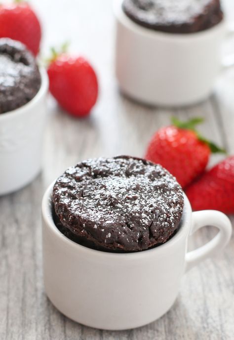 4 Ingredient Flourless Chocolate Mug Cake | Kirbie's Cravings | A San Diego food blog Flourless Mug Cake, Nutella Mug Cake, Chocolate Mug Cake, Postre Keto, Cake Mug, Mug Cakes, Chocolate Mugs, Chocolate Mug Cakes, Mug Recipes