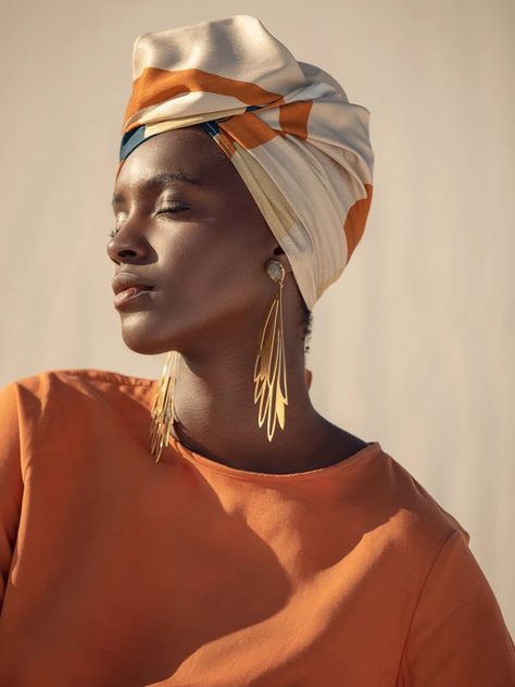 Scarves / Headwraps – diarrablu Headscarf Styles, Nancy Isime, Black Woman Portrait, Scarf Headwrap, 100 Heads, Photographie Inspo, Poses References, Interesting Faces, Photo Reference