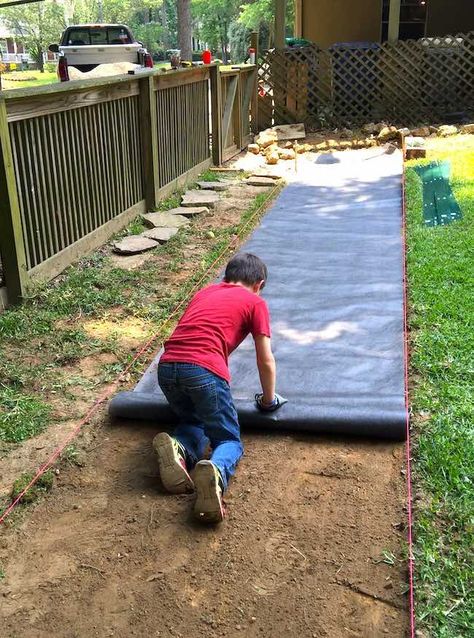 DIY flagstone pathway in frontyard, Grass flagstone pathway for your yard, stone DIY flagstone pathway in backyard, Green flagstone pathway in backyard, how to lay a flagstone pathway for your home #GardenIdeas #decorideas #CurbAppeal #Frontyard #Backyard #Pathway #HomeRenovation Diy Flagstone, Diy Pathway, Flagstone Pathway, Flagstone Walkway, Flagstone Path, Backyard Walkway, Walkway Landscaping, Pathway Landscaping, Flagstone Patio