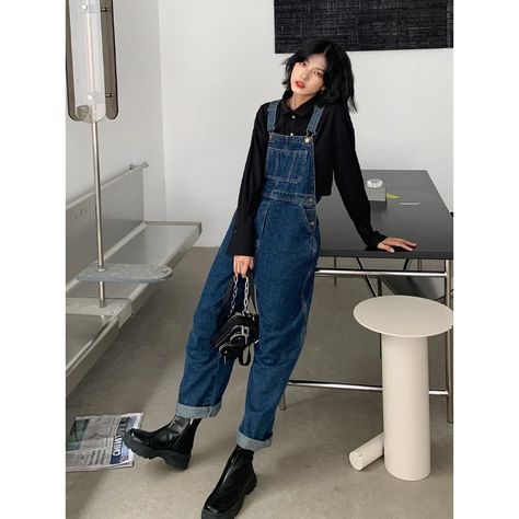 Denim Jumper Outfit, Overall Fashion, Autumn Pants, Overall Outfit, Overalls Outfit, Jumper Outfit, Fall Pants, Look Vintage, Type Of Pants