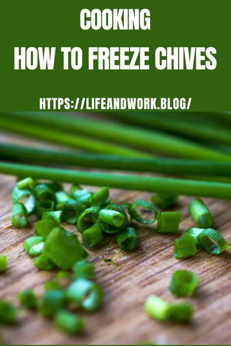 how to store chives in freezer Freezing Fresh Chives, Freezing Chives, How To Freeze Chives, Freezing Fresh Herbs, Chive Blossom, Chinese Chives, Flat Pan, Growing Garlic, Pint Jars