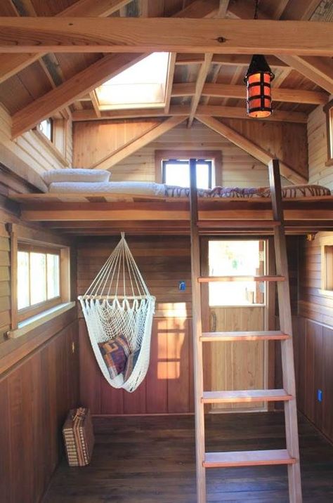 Sustainable Tiny House, Design Casa Piccola, Treehouse Ideas, Wohne Im Tiny House, Casa Hobbit, Tiny House Bedroom, Tree House Plans, Tree House Diy, Tree House Kids